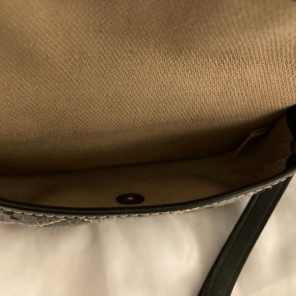 Vintage Dooney wristlet - Like New!!! No flaws - Picture 5 of 5